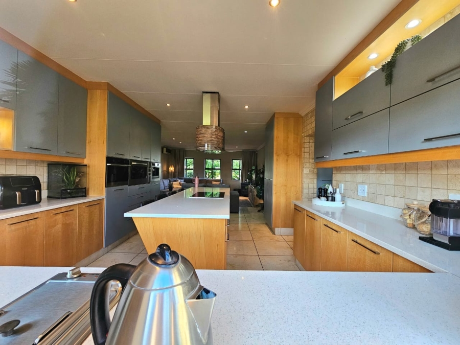 5 Bedroom Property for Sale in Grimbeeck Park North West